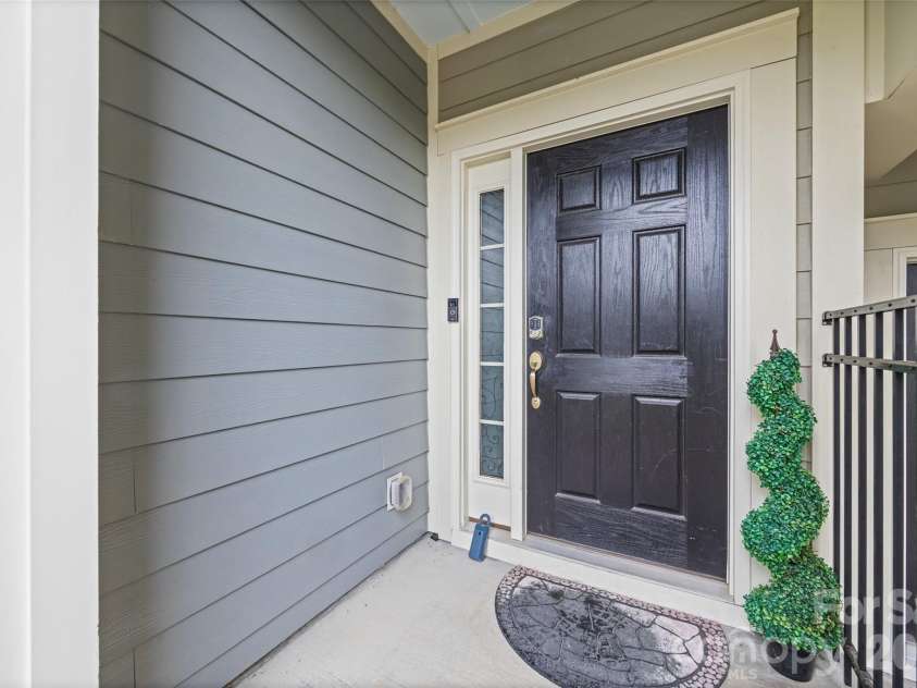 623 Amber Meadows Way, Fort Mill, SC 29708.  MLS# CAR4402607, YatesRealty ID 36714. Front Covered Porch