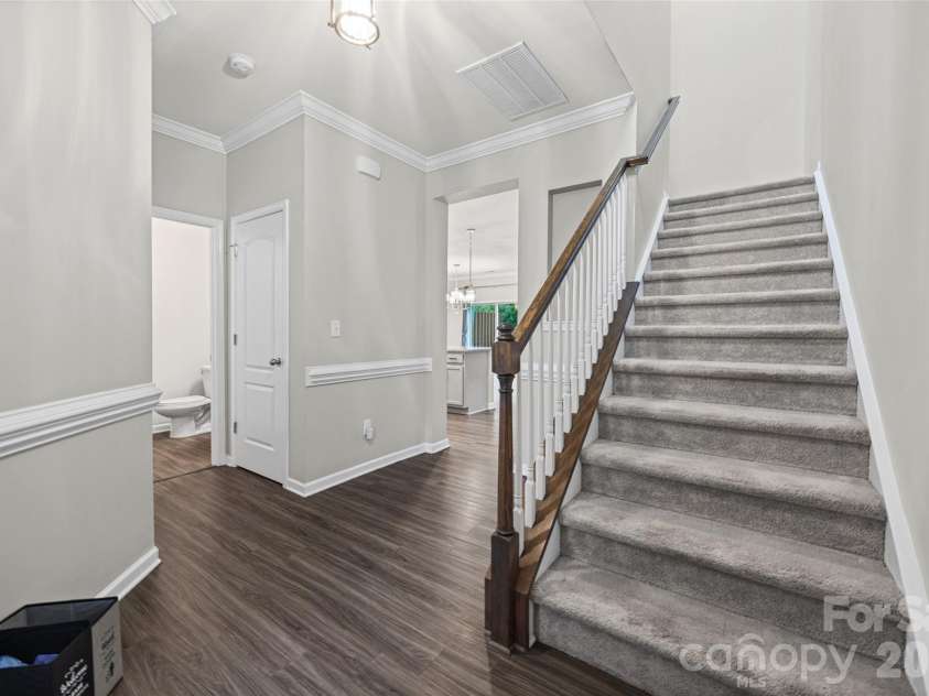 623 Amber Meadows Way, Fort Mill, SC 29708.  MLS# CAR4402607, YatesRealty ID 36714. Front Entry to Open Floorplan