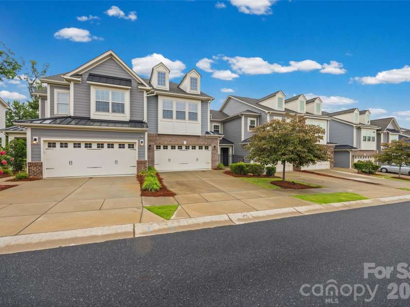 623 Amber Meadows Way, Fort Mill, SC 29708.  MLS# CAR4402607, YatesRealty ID 36714. Front View of Home