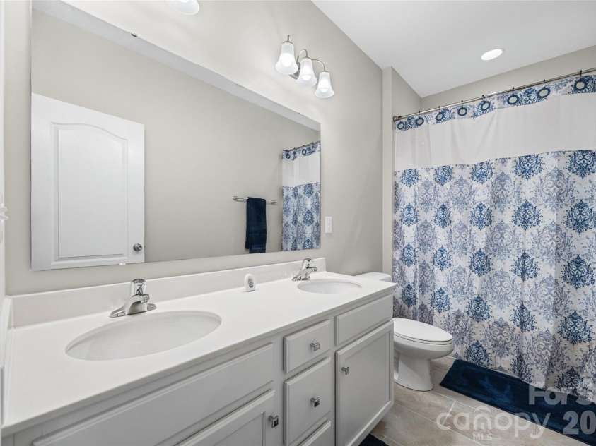 623 Amber Meadows Way, Fort Mill, SC 29708.  MLS# CAR4402607, YatesRealty ID 36714. Full Bathroom #2 with dual sinks