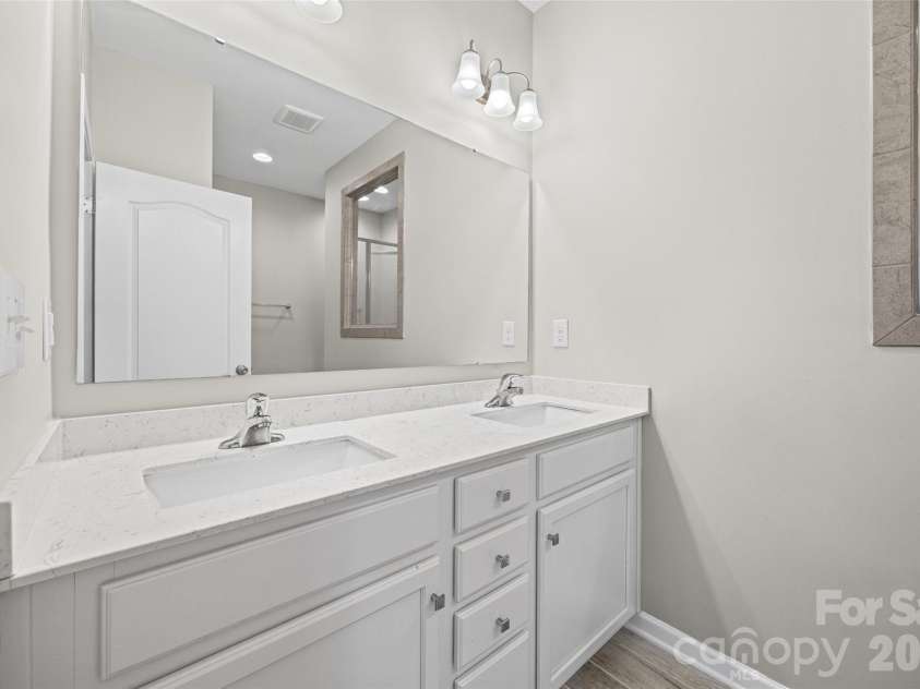 623 Amber Meadows Way, Fort Mill, SC 29708.  MLS# CAR4402607, YatesRealty ID 36714. Primary Bathroom with Dual Sinks