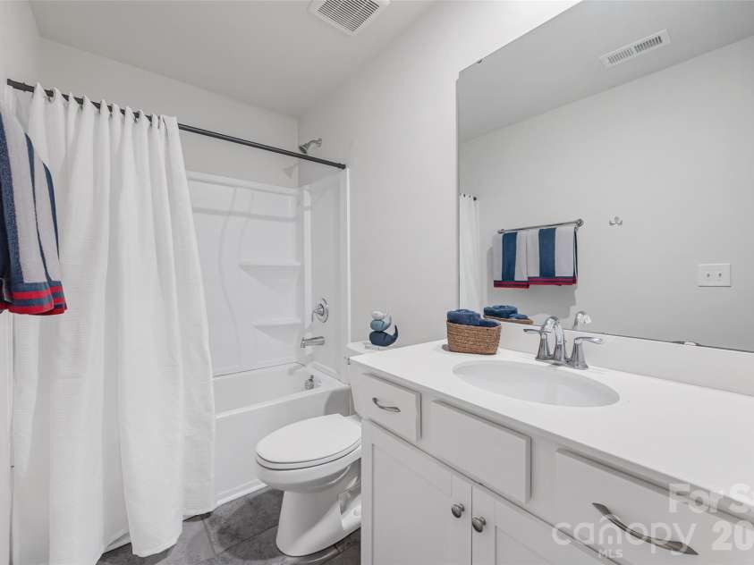 711 Still Oak Trail, Fort Mill, SC 29708.  MLS# CAR4385661, YatesRealty ID 36715. 2nd Bathroom