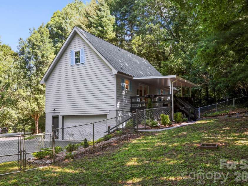 209 Mint Way, Flat Rock, NC 28731.  MLS# CAR4396693, YatesRealty ID 36716. 