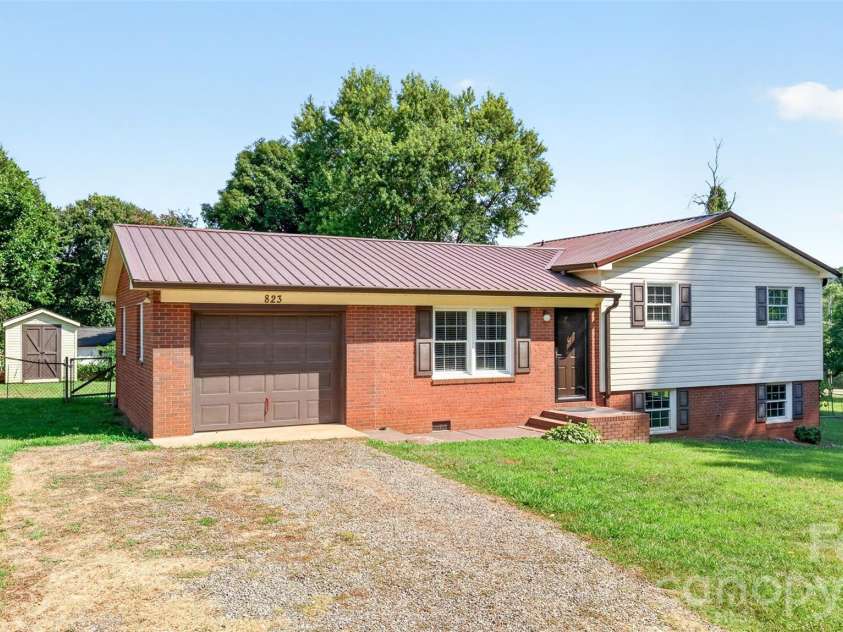 823 Flint Drive, Statesville, NC 28677.  MLS# CAR4403373, YatesRealty ID 36717. 