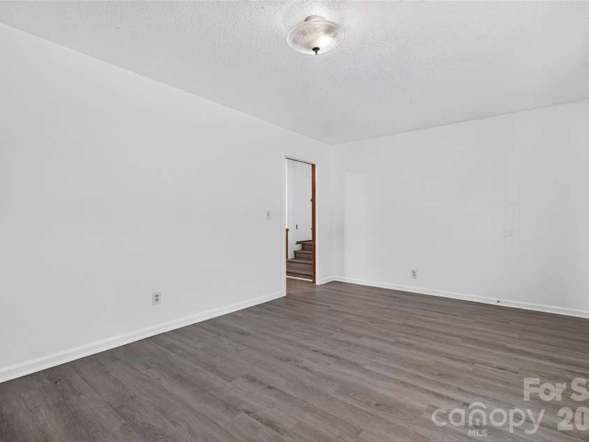 823 Flint Drive, Statesville, NC 28677.  MLS# CAR4403373, YatesRealty ID 36717. 