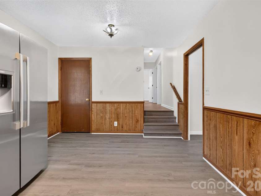 823 Flint Drive, Statesville, NC 28677.  MLS# CAR4403373, YatesRealty ID 36717. 