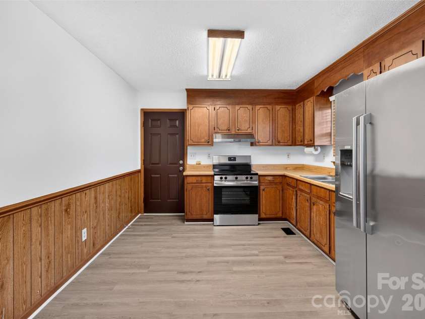 823 Flint Drive, Statesville, NC 28677.  MLS# CAR4403373, YatesRealty ID 36717. 
