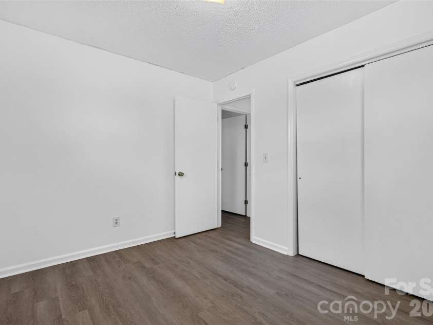 823 Flint Drive, Statesville, NC 28677.  MLS# CAR4403373, YatesRealty ID 36717. 
