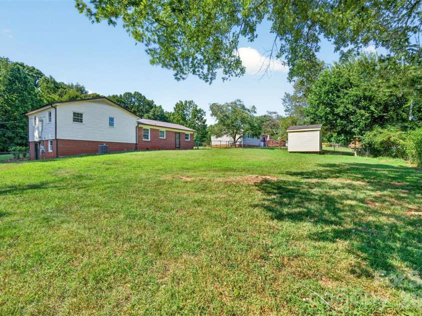823 Flint Drive, Statesville, NC 28677.  MLS# CAR4403373, YatesRealty ID 36717. 