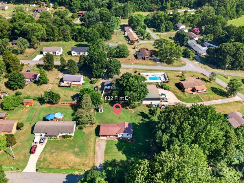 823 Flint Drive, Statesville, NC 28677.  MLS# CAR4403373, YatesRealty ID 36717. 