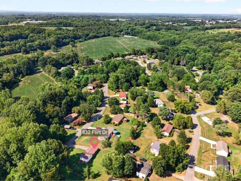 823 Flint Drive, Statesville, NC 28677.  MLS# CAR4403373, YatesRealty ID 36717. 