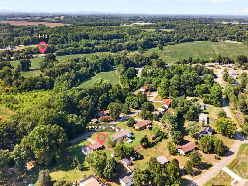 823 Flint Drive, Statesville, NC 28677.  MLS# CAR4403373, YatesRealty ID 36717. 