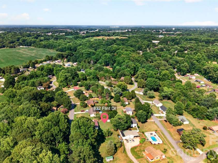 823 Flint Drive, Statesville, NC 28677.  MLS# CAR4403373, YatesRealty ID 36717. 