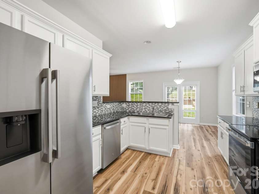 125 Morrocroft Lane, Mooresville, NC 28117.  MLS# CAR4397843, YatesRealty ID 36718. 
