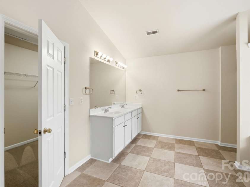 125 Morrocroft Lane, Mooresville, NC 28117.  MLS# CAR4397843, YatesRealty ID 36718. 