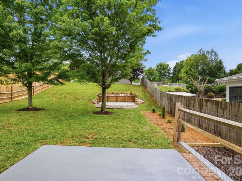 125 Morrocroft Lane, Mooresville, NC 28117.  MLS# CAR4397843, YatesRealty ID 36718. 