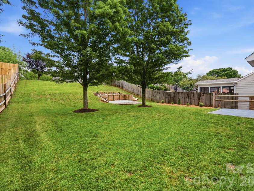 125 Morrocroft Lane, Mooresville, NC 28117.  MLS# CAR4397843, YatesRealty ID 36718. 