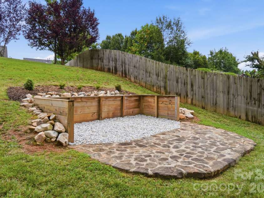125 Morrocroft Lane, Mooresville, NC 28117.  MLS# CAR4397843, YatesRealty ID 36718. 