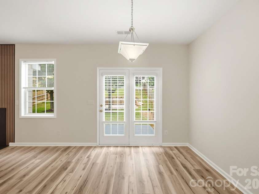 125 Morrocroft Lane, Mooresville, NC 28117.  MLS# CAR4397843, YatesRealty ID 36718. Breakfast area