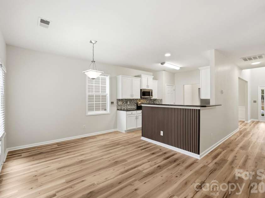 125 Morrocroft Lane, Mooresville, NC 28117.  MLS# CAR4397843, YatesRealty ID 36718. Breakfast area and kitchen