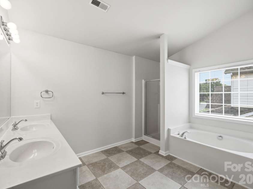 125 Morrocroft Lane, Mooresville, NC 28117.  MLS# CAR4397843, YatesRealty ID 36718. Master bath