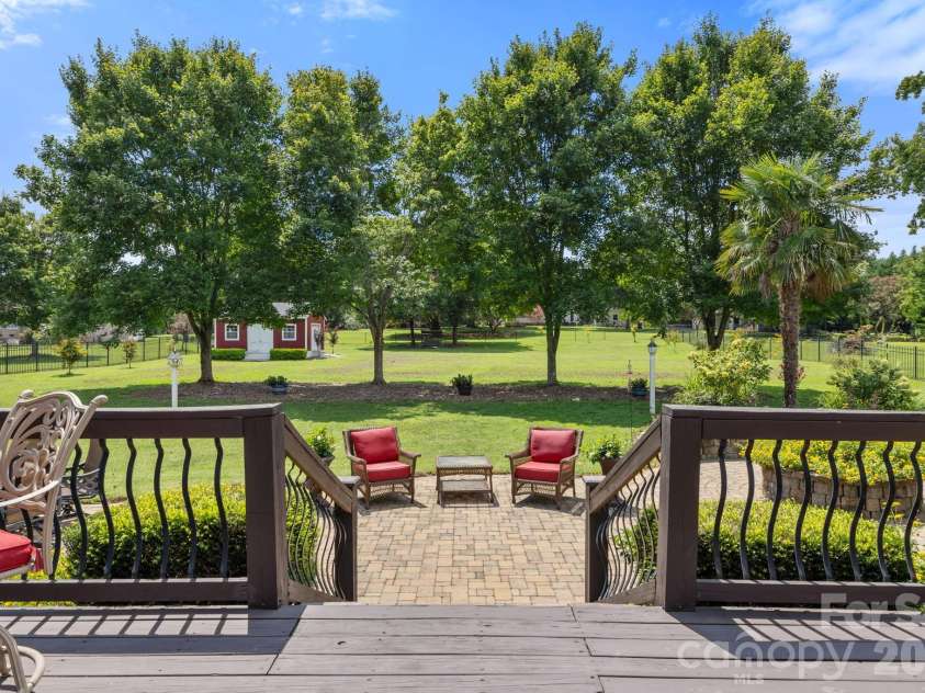 527 Hallman Drive, Rock Hill, SC 29732.  MLS# CAR4401140, YatesRealty ID 36719. 1 full acre