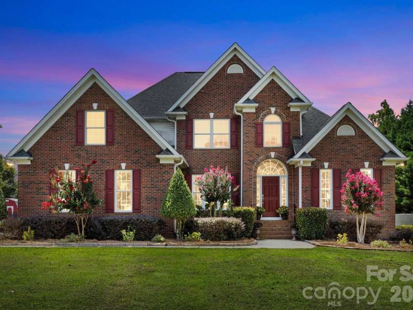 527 Hallman Drive, Rock Hill, SC 29732.  MLS# CAR4401140, YatesRealty ID 36719. 527 Hallman Dr. Rock Hill SC 29732