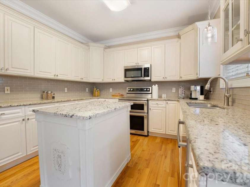 527 Hallman Drive, Rock Hill, SC 29732.  MLS# CAR4401140, YatesRealty ID 36719. 