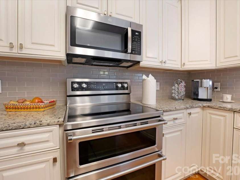 527 Hallman Drive, Rock Hill, SC 29732.  MLS# CAR4401140, YatesRealty ID 36719. 