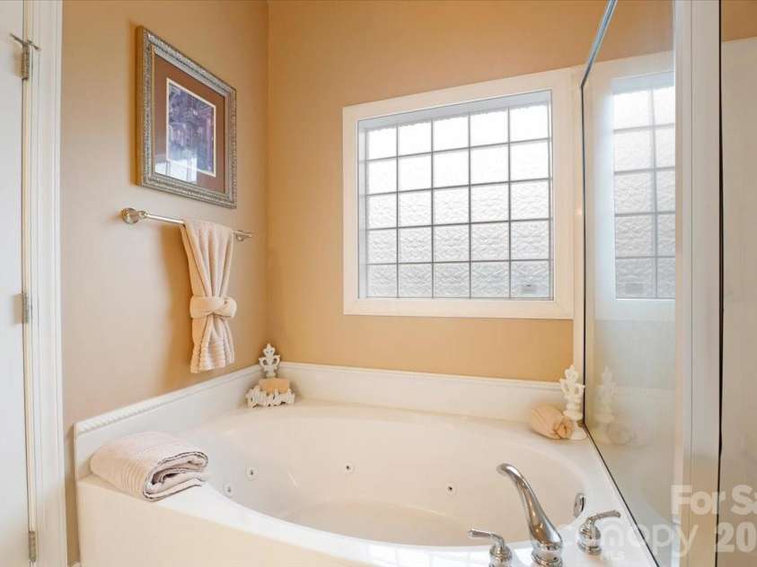 527 Hallman Drive, Rock Hill, SC 29732.  MLS# CAR4401140, YatesRealty ID 36719. 