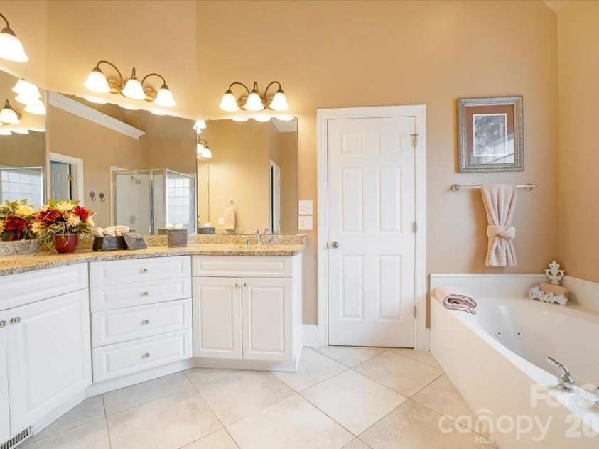 527 Hallman Drive, Rock Hill, SC 29732.  MLS# CAR4401140, YatesRealty ID 36719. 