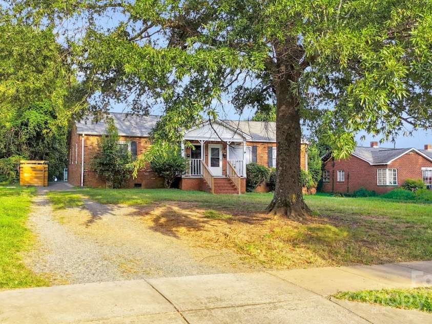 2701 Watson Drive, Charlotte, NC 28208.  MLS# CAR4303278, YatesRealty ID 3672. 