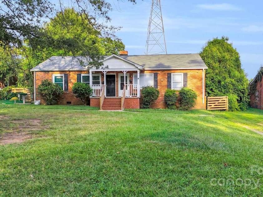 2701 Watson Drive, Charlotte, NC 28208.  MLS# CAR4303278, YatesRealty ID 3672. 