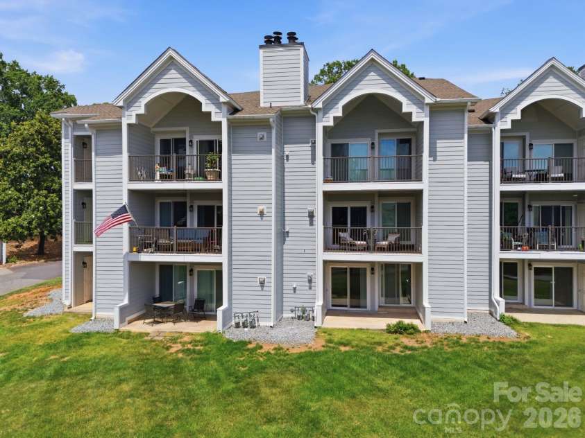 18817 Nautical Drive, Cornelius, NC 28031.  MLS# CAR4395869, YatesRealty ID 36724. 