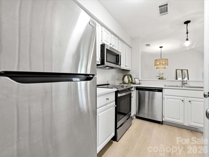 18817 Nautical Drive, Cornelius, NC 28031.  MLS# CAR4402738, YatesRealty ID 36724. Enjoy preparing meals in this well-appointed kitchen with generous counter space and an open-concept layout perfect for entertaining.