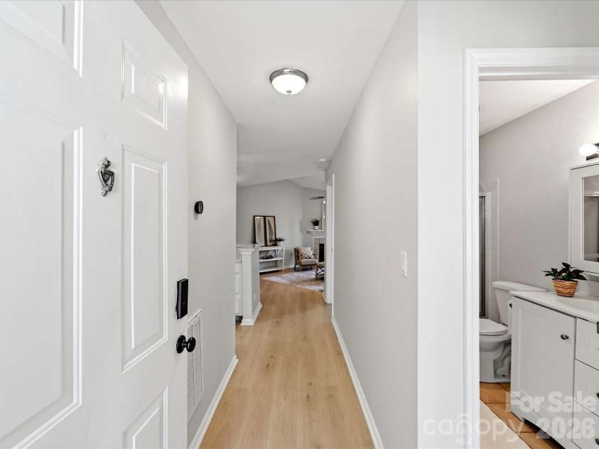18817 Nautical Drive, Cornelius, NC 28031.  MLS# CAR4402738, YatesRealty ID 36724. Step inside to a welcoming entry that opens into a bright, airy floor plan with stylish finishes throughout.