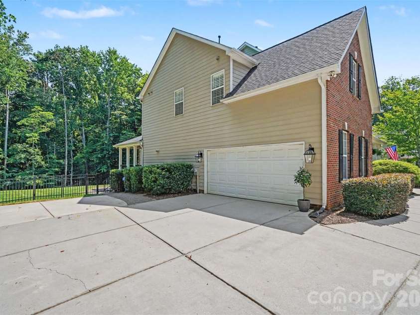 5621 Turkey Oak Drive, Mint Hill, NC 28227.  MLS# CAR4395917, YatesRealty ID 36725. 
