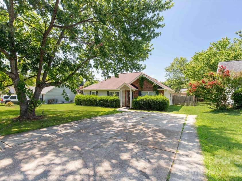 1737 Rosewell Drive, Rock Hill, SC 29732.  MLS# CAR4394497, YatesRealty ID 36726. 