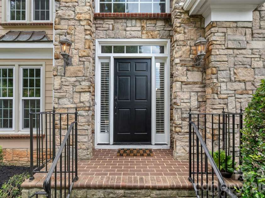 19322 River Falls Drive, Davidson, NC 28036.  MLS# CAR4400666, YatesRealty ID 36729. 