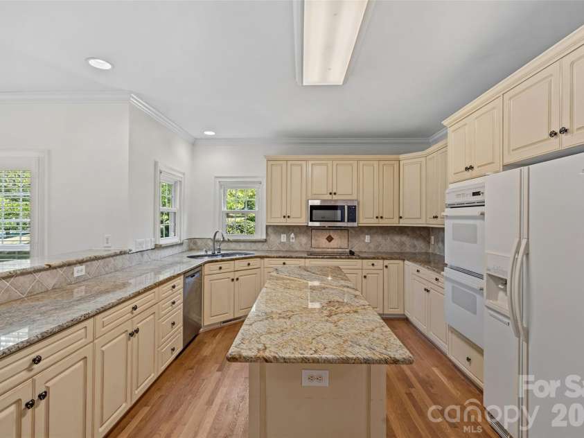 19322 River Falls Drive, Davidson, NC 28036.  MLS# CAR4400666, YatesRealty ID 36729. 