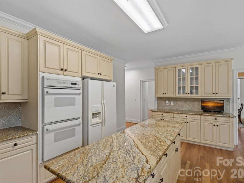19322 River Falls Drive, Davidson, NC 28036.  MLS# CAR4400666, YatesRealty ID 36729. 