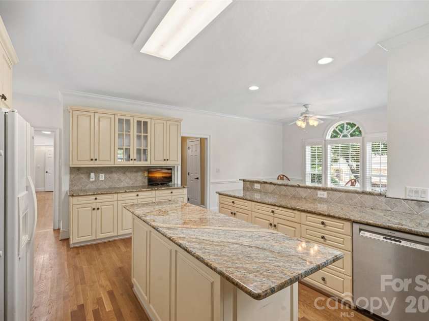 19322 River Falls Drive, Davidson, NC 28036.  MLS# CAR4400666, YatesRealty ID 36729. 