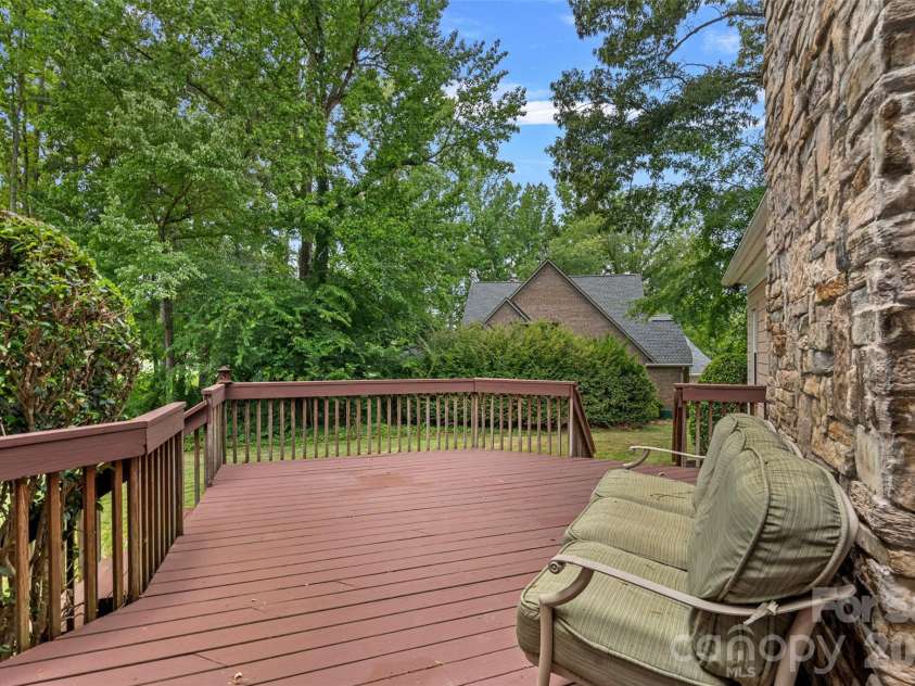 19322 River Falls Drive, Davidson, NC 28036.  MLS# CAR4400666, YatesRealty ID 36729. 
