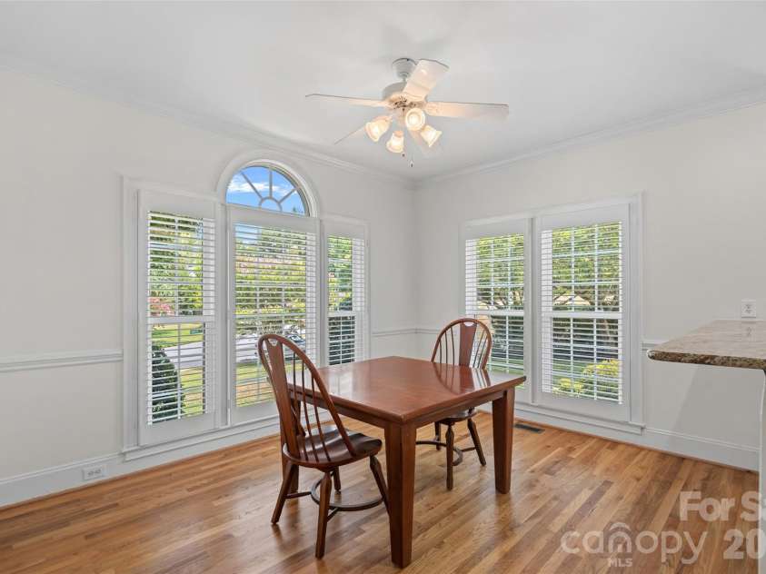 19322 River Falls Drive, Davidson, NC 28036.  MLS# CAR4400666, YatesRealty ID 36729. Breakfast Area with great natural light