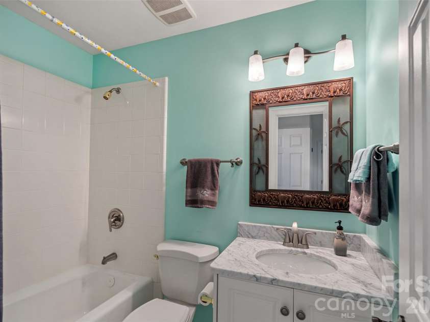 19322 River Falls Drive, Davidson, NC 28036.  MLS# CAR4400666, YatesRealty ID 36729. Full Bath 2 on second floor