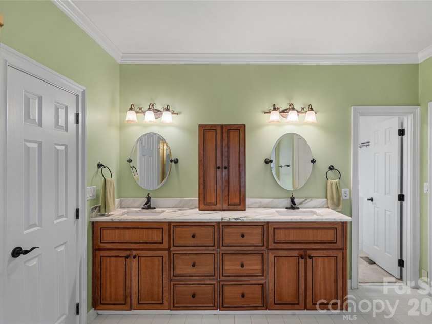 19322 River Falls Drive, Davidson, NC 28036.  MLS# CAR4400666, YatesRealty ID 36729. Primary Bath