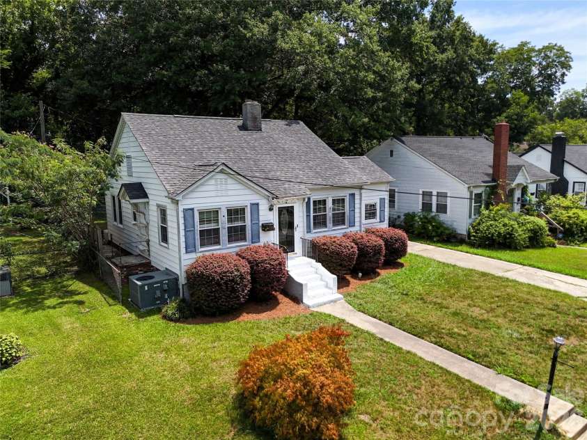 512 8th Avenue, Gastonia, NC 28052.  MLS# CAR4402995, YatesRealty ID 36733. 