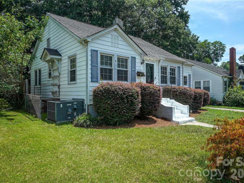 512 8th Avenue, Gastonia, NC 28052.  MLS# CAR4402995, YatesRealty ID 36733. 
