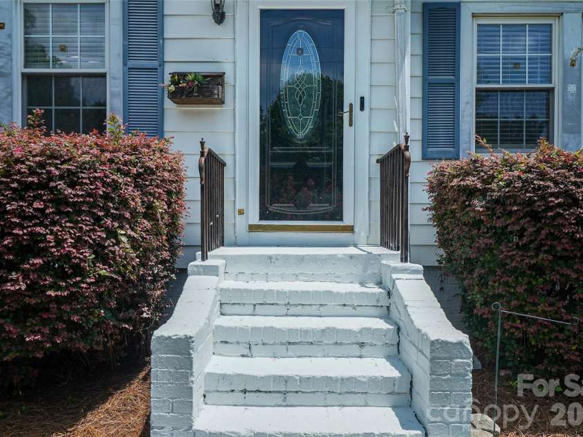 512 8th Avenue, Gastonia, NC 28052.  MLS# CAR4402995, YatesRealty ID 36733. 