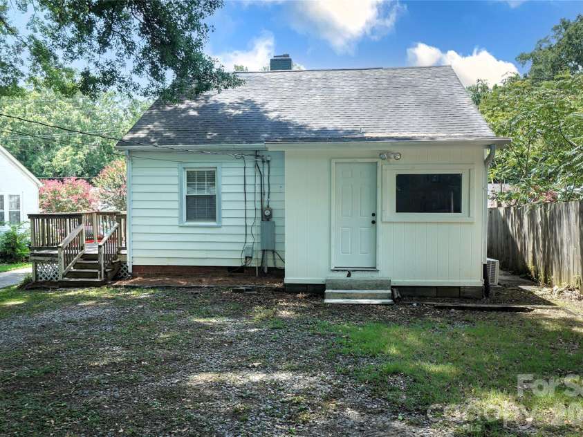 512 8th Avenue, Gastonia, NC 28052.  MLS# CAR4402995, YatesRealty ID 36733. 